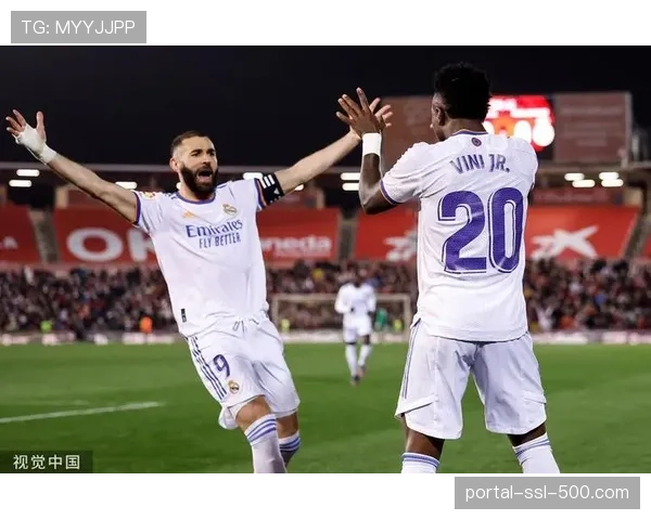 即时：皇马对阵巴萨，维尼修斯突破造点，亲自主罚命中